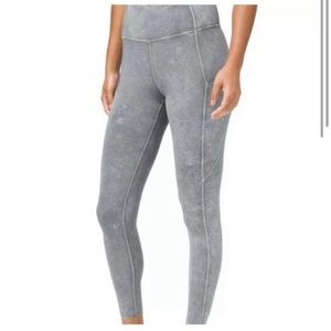 Lululemon Fast and Free HR Tight 25" ice dye grey
Size 8